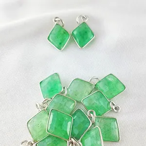 Pendiente colgante de Aventurina de plata de ley 925, joyería de piedras preciosas con forma de rombo de corte facetado verde con chapado en rodio - Product Image 1