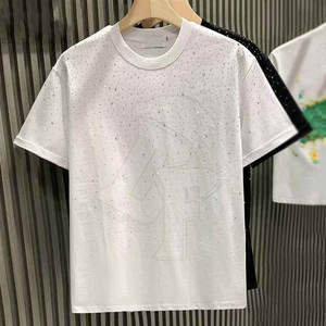 T-shirt à strass de couleur unie fabriqué au Pakistan pour hommes Tissu doux conçu avec des caractéristiques respirantes et légères - Product Image 2