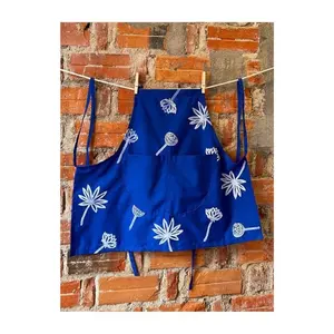 Avental de marca elegante com estampa digital Tridax azul para crianças babador de cozinha babadores de pinha bordados para limpeza doméstica à venda