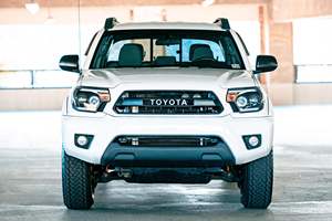 TOYOTA TACOMA TRD OFF-ROAD DOBLE CABINA 4X4 V6 2015 USADO, VOLANTE A LA IZQUIERDA/DERECHA - Product Image 2