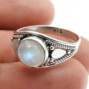 Natural Blue Fire Rainbow Moonstone 925 Sterling Silver Forma redonda Classic Pretty Ring Hecho a mano Joyería fina Proveedor al por mayor - Product Image 1