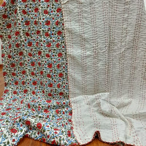 Main Bloc Kantha Matelassé Couvre-lit Gudari Rouge Floral Imprimé 100% Coton Usage Domestique - Product Image 1