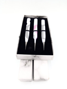 แหนบต่อขนตาสแตนเลสด้ามจับเพชรแบบตรงเคลือบผงสีขาวอุปกรณ์เสริมความงามออกแบบโลโก้ได้ตามต้องการ - Product Image 4