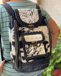 Mochila elegante de piel de vaca hecha a mano, bolso de diseñador unisex con cierre de cremallera y forro de nailon, características suaves - Product Image 6