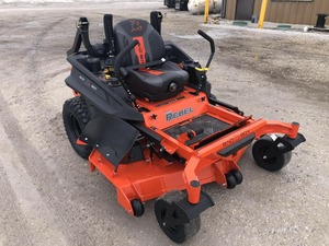 Cortadora de Césped Eléctrica Autopropulsada Bad Boy OUTLAW REBEL 6100 2024 con Características de Motor de 4 y 2 Tiempos para Cortar el Césped - Product Image 3