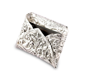 El mejor regalo de la historia: tarjetero plateado rectangular con diseño antiguo grabado en relieve, regalo de decoración para bodas - Product Image 3