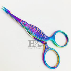 Haute qualité droite beauté ciseaux nouveauté solide en acier inoxydable poisson Style ciseaux arc-en-ciel titane couleur durable - Product Image 3