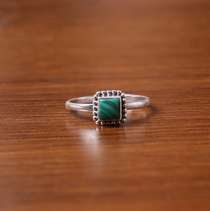 Vente en gros de bagues de designer élégantes en argent sterling 925 avec cabochon en malachite et pierres précieuses serti de diamants Anniversaire classique - Product Image 4