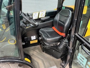 JCB 516-40 loadall telehandler ขนาดกะทัดรัดพร้อมเครื่องยนต์ความจุ1600กก. ยกสูง4เมตรและไฮดรอลิกอย่างรวดเร็ว - Product Image 2