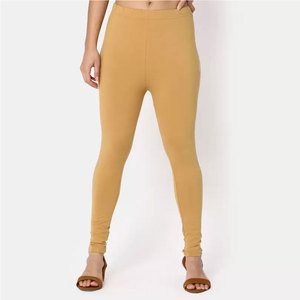 Leggings pour femmes au design élégant pour le yoga et la gym, leggings extensibles pour femmes pour un style de vie actif - Product Image 1