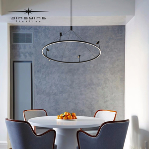 L'Ultimo Design di Lampadari Decorativi, Faretti Circolari e Proiettori È Utilizzato nelle Ristoranti di Ville di Lusso - Product Image 1