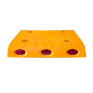 Ensemble de paillassons de vitesse classiques de 6 mètres avec base en caoutchouc et construction en plastique pour application routière - Product Image 5