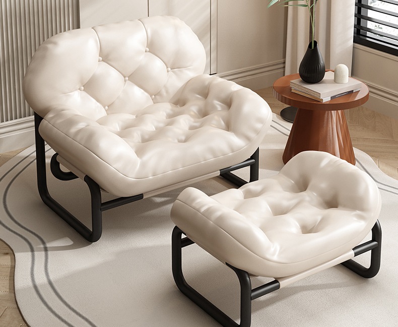 Fauteuil blanc avec repose-pieds (pieds noirs)