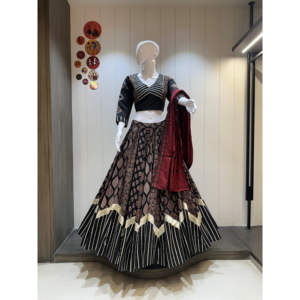 Dernière Collection Traditionnelle de Haute Qualité : Ensemble Chaniya Choli en Tissu Imprimé Pur Kutchhi et Dupatta en Coton Mal de Grammage Lourd, Prêt à Porter, Style Ethnique - Product Image 1