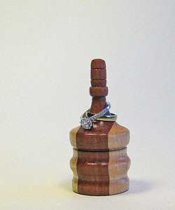 ที่ใส่แหวนไม้สไตล์วินเทจ & หรูหราผสมผสานงานทำจากไม้ธรรมชาติมาพร้อมแหวนซ้อนขาตั้งเรียวเรียบ - Product Image 3