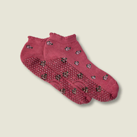 Marque privée Chaussettes à la cheville à volants antidérapantes pour femmes pour le yoga Pilates Barre Reformer Wear Emballage personnalisé en coton de haute qualité