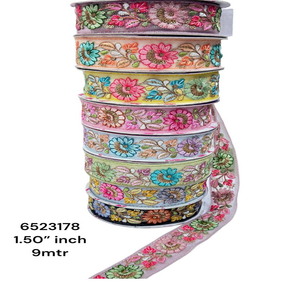 Fleurs sur mesure brodées en neuf couleurs sur tissu de base noir à des fins diverses en taille de 2 pouces de largeur pour la vente - Product Image 4