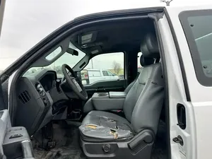 CAMION À BOÎTE UTILITAIRE F-350 LHD/RHD 2016 D'OCCASION F0RD - Product Image 3
