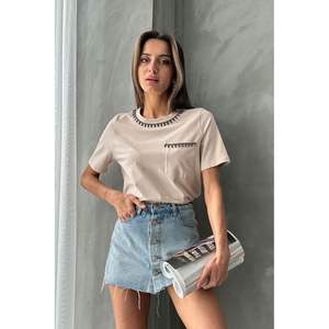 T-shirts pour femmes Topshow avec détails en strass, produit en gros - Product Image 5