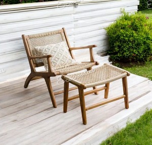 Ensemble table et chaises en acier au design classique pour la maison, ensemble de mobilier de jardin intérieur et extérieur, bar et restaurant sur le toit d'un hôtel - Product Image 6