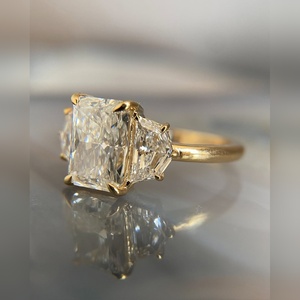 10K 14K 18K Gold Silver Platinum Radiant Cut Center <b>Stone</b> Triangle Side <b>Stone</b> Bridal Engagement Ring Luxury - Product Image 4