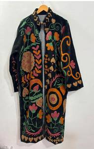 Abrigo Largo de Terciopelo Negro Estilo Bohemio para Mujer, Bordado a Mano, Estilo Suzani, Chaqueta Vintage de Invierno - Product Image 3