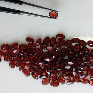 พลอยโกเมนสีแดงธรรมชาติ 5x3.5 มม. ทรงรี คุณภาพดีที่สุด สำหรับทำเครื่องประดับ - Product Image 2
