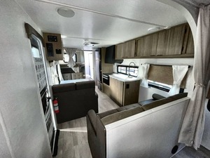 Remolque de Campamento Usado F-o-r-e-s-t R-i-v-e-r Salem Cruise L-i-t-e 261BHXLX 2023 en Venta para Acampar y Viajar - Product Image 3