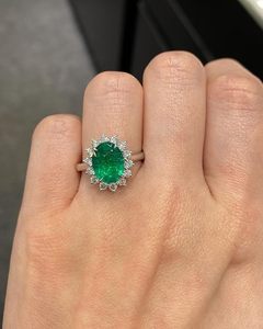 Superbe 2.13ct Emeraude Vintage Spinelle Ovale Cut Bague Argent 925 Pierres Précieuses Classiques Plaqué Rhodium pour la Fête d'Anniversaire de Mariage - Product Image 4