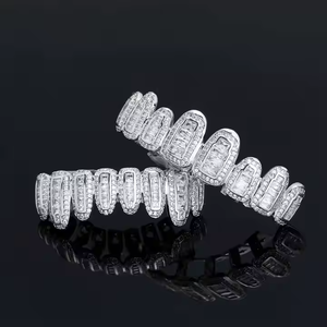 Grillz chapado en oro de 10 quilates multitono con diamante de corte redondo cultivado en laboratorio, juego de Grillz con letras heladas con brillo cegador - Product Image 4