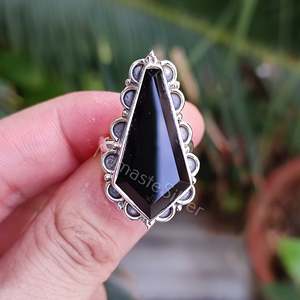 Anillo Gótico de Ataúd Hecho a Mano en Plata de Ley 925 con Ónix Negro Natural, Licenciado para Halloween, Regalo para Brujas - Product Image 6