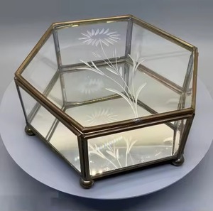 Boîte à bijoux en métal durable avec cadre en verre transparent doré, boîte à bagues, boîte à bijoux, utilisation polyvalente - Product Image 1