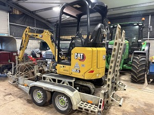 รถขุดตีนตะขาบขนาดเล็ก CAT 301.5 มือสอง สำหรับงานก่อสร้างในฟาร์ม - Product Image 4