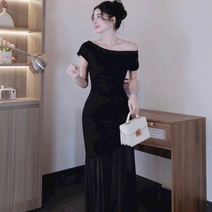 Robe longue moulante de haute qualité à épaules dénudées avec ourlet transparent - Product Image 2