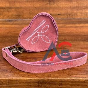 OEM personnalisé botte point de daim cuir en forme de coeur bracelet porte-monnaie pour les femmes à la mode style en cuir véritable petit portefeuille - Product Image 1