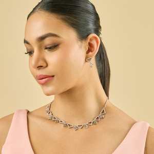 Collier en zircon 184779 pour fêtes, cadeaux, fiançailles, anniversaires, avec un magnifique motif floral en laiton - Product Image 1
