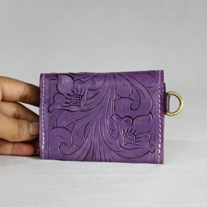 Porta Pasaportes de Cuero Genuino Vintage de Lujo Premium con Patrón Floral Grabado, Cierre a Presión, Correa Única, Unisex, Corto, Anti-Robo - Product Image 2