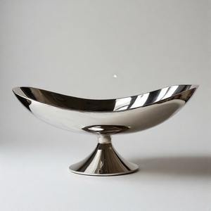 Bandeja LuxeHorizon Designer en aluminio cepillado con esquinas pulidas de brillo profundo, curvas suaves y sensación real para alojamiento - Product Image 5