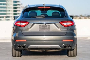 มาเซราติ เลวานเต้ แกรนลุสโซ ปี 2018, เครื่องยนต์ V6 ทวินเทอร์โบ 345 แรงม้า, ระบบขับเคลื่อนสี่ล้อ, สีเวอร์เด ออสซิโด เมทัลลิก - Product Image 4