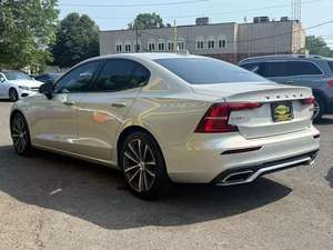 VOLVO S60 B5 M0MENTUM AWD 2022 USADO, Volante a la Izquierda/Derecha - Product Image 3