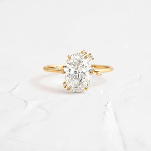 Anillo de Diamante Cultivado en Laboratorio Personalizado para Mujer, Fabricado en India, con Grabado, Certificado IGI, para Regalos Corporativos y Pedidos Especiales - Product Image 1