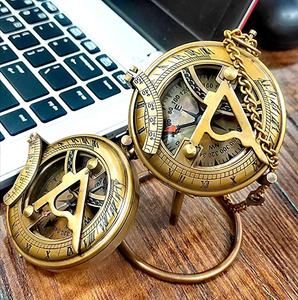 Boussole nautique en laiton pointant le cadran solaire antique avec présentoir en laiton cadeau fait à la main Antique avec présentoir - Product Image 3