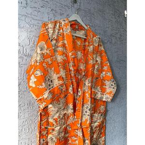 Robe longue kimono pour femmes de créateur Robe en coton indien imprimé floral Taille libre Vente en gros pour l'été et le printemps - Product Image 3