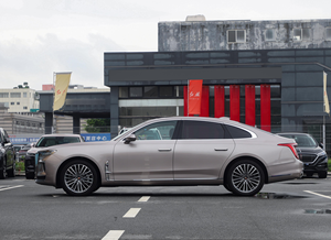 Nuevo SUV Híbrido Chino Hon_gqi H9 2024 Diésel Automático con Asientos de Cuero, Techo Panorámico, Versión Zhilianqixiang - Product Image 2