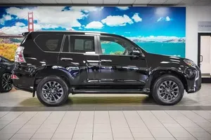 2021 Lexus UX 460เครื่องยนต์เทอร์โบระดับพรีเมี่ยม AWD Dark เบาะหนังภายในพวงมาลัยซ้ายเกียร์อัตโนมัติที่มีขนาดยาง R18 - Product Image 2