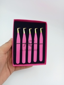 แหนบต่อขนตา 90 องศา แบบบาง สีชมพูร้อน ปลายสีทอง สำหรับต่อขนตาแบบวอลลุ่ม พร้อมกล่องการ์ด รับทำโลโก้ตามสั่ง - Product Image 5