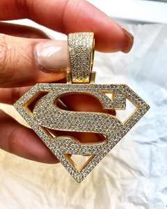 Dijes de Letras Personalizables con Diamantes Redondos de 4 Quilates, Chapados en Oro Amarillo de 14K sobre Plata de Ley, para Fiestas - Product Image 2