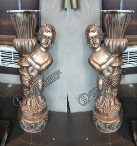 Statue moderne et simple en bois de Valerie Hadida pour villas - Product Image 3