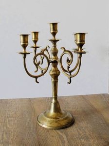 Porte-bougie à gravité en bois et en laiton de style moderne du milieu du siècle. Designs uniques disponibles à des prix de gros. - Product Image 2