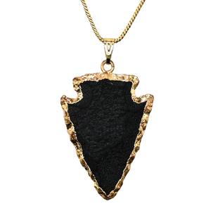 Agate noire plaquée or et faite à la main, pendentif à pointe de flèche, bijoux uniques en quartz Feng Shui, agate noire d'Inde, plaqué or - Product Image 1